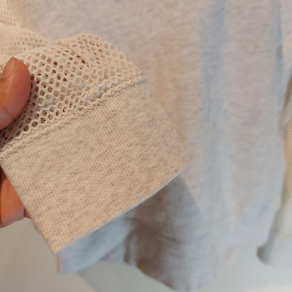 Sale $10❣️Ladies Victoria Secret long-sleeve hoodie size M (#186) - Picture 4 of 9